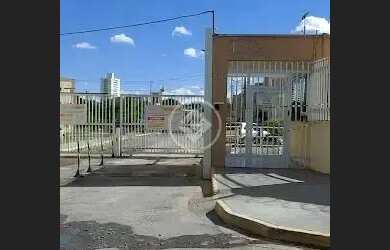 Imagem: O apartamento possui 2 Dormitórios, 1 Banheiro, 2 Vagas na