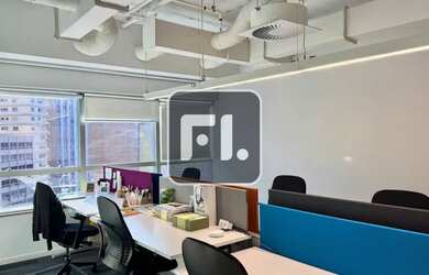 Imagem: O depósito possui 5 Vagas na garagem e 624m² de Área e está