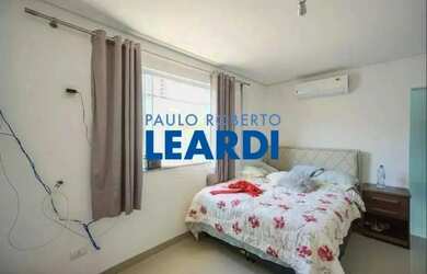 Imagem: A casa possui 5 Dormitórios, 5 Banheiros, 3 Vagas na garagem