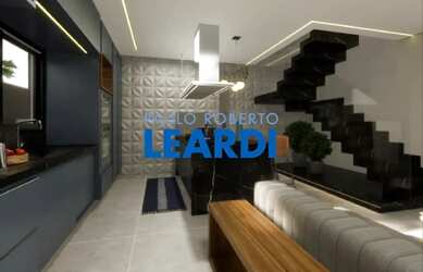 Imagem: A casa possui 3 Dormitórios, 3 Banheiros, 2 Vagas na garagem