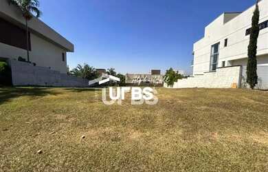 Imagem: O terreno possui 587m² de Área e está localizado em Alphaville