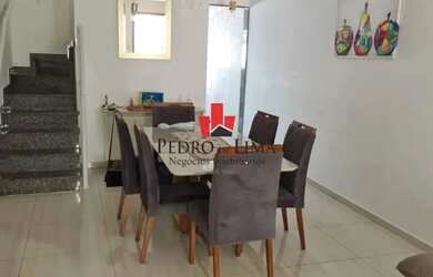 Imagem: A casa possui 3 Dormitórios, 2 Banheiros, 3 Vagas na garagem