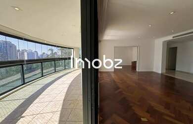 Imagem: O apartamento possui 4 Dormitórios, 5 Banheiros, 5 Vagas na