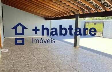 Imagem: A casa possui 3 Dormitórios, 3 Banheiros, 5 Vagas na garagem