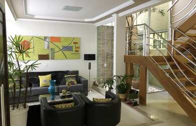 Imagem: A casa em condomínio possui 4 Dormitórios, 5 Banheiros, 3