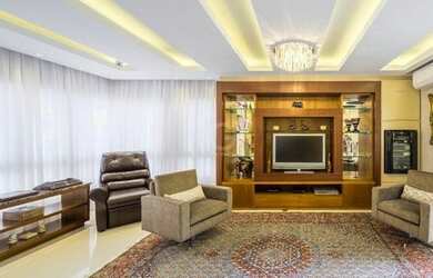 Imagem: A casa possui 3 Dormitórios, 3 Banheiros, 2 Vagas na garagem