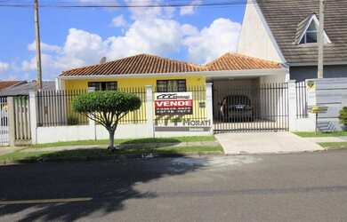 Imagem: A casa possui 2 Dormitórios, 2 Banheiros, 4 Vagas na garagem