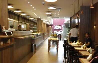 Imagem: O depósito possui 2 Vagas na garagem e 470m² de Área e está