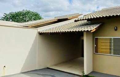 Imagem: A casa possui 2 Dormitórios, 1 Banheiro, 2 Vagas na garagem