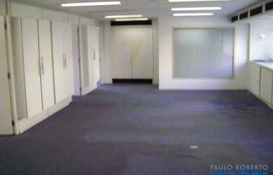 Imagem: O depósito possui 2 Vagas na garagem, 143m² de Área e está
