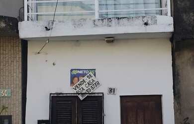 Imagem: A casa possui 3 Dormitórios, 1 Banheiro, Piscina, Varanda e