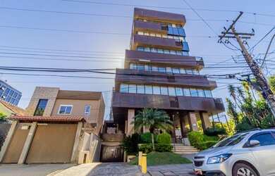 Imagem: O depósito possui 2 Vagas na garagem, 200m² de Área e está