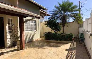 Imagem: A casa em condomínio possui 3 Dormitórios, 3 Banheiros, 2