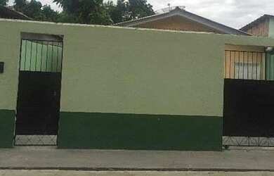 Imagem: A casa possui 2 Dormitórios, 1 Banheiro, 1 Vaga na garagem