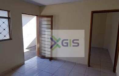 Imagem: A casa possui 2 Dormitórios, 1 Banheiro, 4 Vagas na garagem