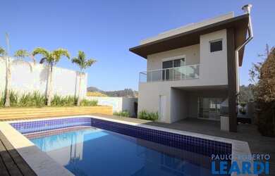 Imagem: A casa em condomínio possui 3 Dormitórios, 3 Banheiros, 4