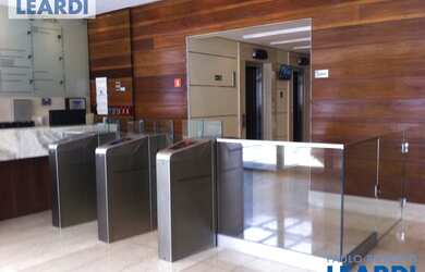 Imagem: O depósito possui 1 Vaga na garagem e 41m² de Área e está