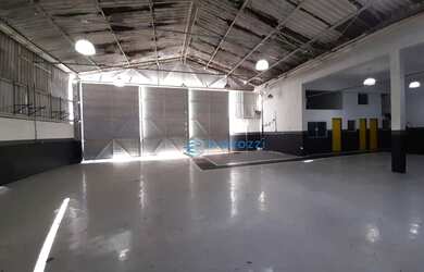 Imagem: O depósito possui 5 Vagas na garagem, 450m² de Área e está