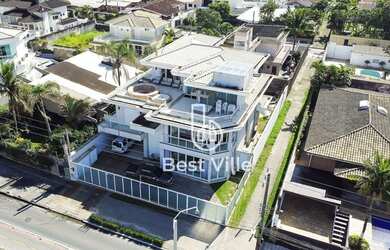 Imagem: A casa possui 5 Dormitórios, 5 Banheiros, 4 Vagas na garagem