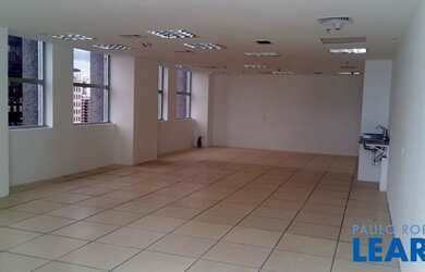 Imagem: O depósito possui 2 Vagas na garagem e 95m² de Área e está