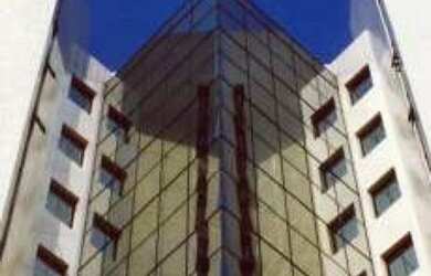 Imagem: O depósito para alugar possui 5 Vagas na garagem e 254m² de