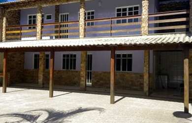 Imagem: A casa possui 3 Dormitórios, 3 Banheiros, 4 Vagas na garagem