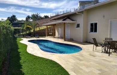 Imagem: A casa em condomínio possui 4 Dormitórios, 5 Banheiros, 5