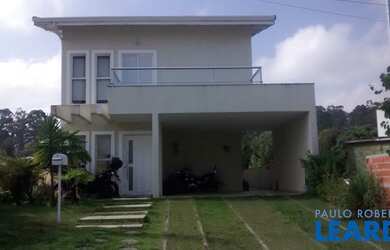 Imagem: A casa em condomínio possui 4 Dormitórios, 5 Banheiros, 4