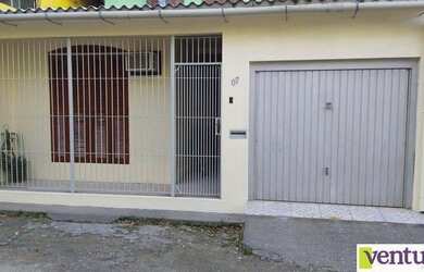 Imagem: O apartamento possui 3 Dormitórios, 1 Banheiro, 1 Vaga na garagem
