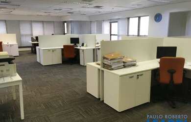 Imagem: O depósito possui 5 Vagas na garagem e 479m² de Área e está