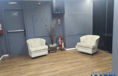 Imagem: O depósito possui 5 Vagas na garagem e 541m² de Área e está