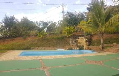 Imagem: A chácara possui 200m² de Área, Piscina e está localizado