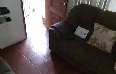 Imagem: A casa possui 2 Dormitórios, 1 Banheiro, 1 Vaga na garagem