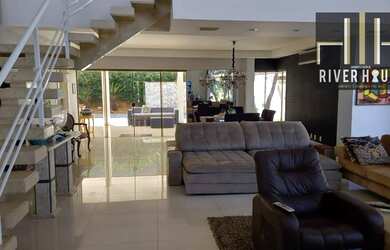 Imagem: A casa em condomínio possui 4 Dormitórios, 4 Banheiros, 4