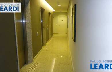 Imagem: O depósito possui 1 Vaga na garagem e 42m² de Área e está