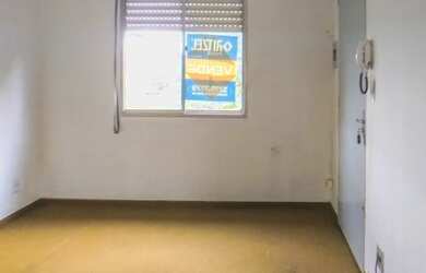 Imagem: O apartamento possui 1 Dormitório, 1 Banheiro, 1 Vaga na garagem