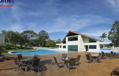 Imagem: O terreno possui 318m² de Área e está localizado em Village