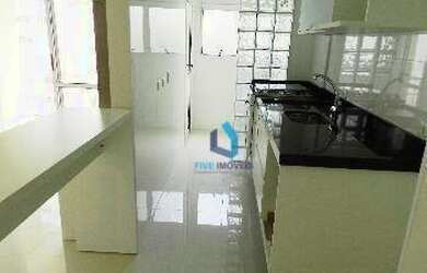 Imagem: O apartamento possui 3 Dormitórios, 1 Banheiro, 2 Vagas na