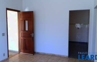 Imagem: A casa possui 3 Dormitórios, 1 Banheiro, 4 Vagas na garagem