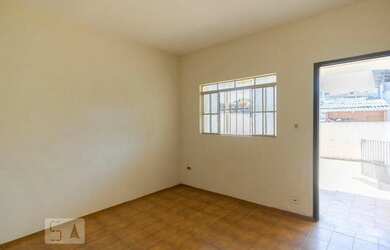 Imagem: A casa possui 2 Dormitórios, 1 Banheiro, 3 Vagas na garagem