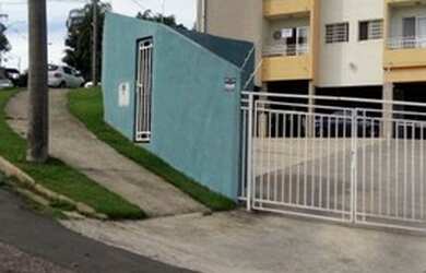 Imagem: O apartamento possui 3 Dormitórios, 1 Banheiro, 1 Vaga na garagem