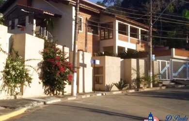 Imagem: A casa em condomínio possui 5 Dormitórios, 5 Banheiros, 2