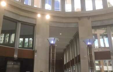 Imagem: O depósito possui 5 Vagas na garagem, 920m² de Área e está