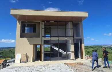 Imagem: A casa em condomínio possui 4 Dormitórios, 5 Banheiros, 5