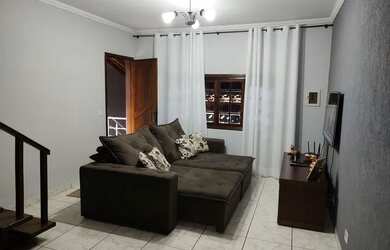 Imagem: A casa possui 2 Dormitórios, 3 Banheiros, 1 Vaga na garagem