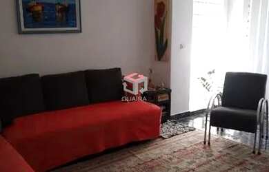 Imagem: A casa possui 2 Dormitórios, 2 Banheiros, 4 Vagas na garagem