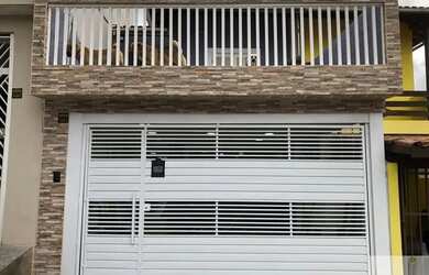 Imagem: A casa possui 2 Dormitórios, 2 Banheiros, 2 Vagas na garagem