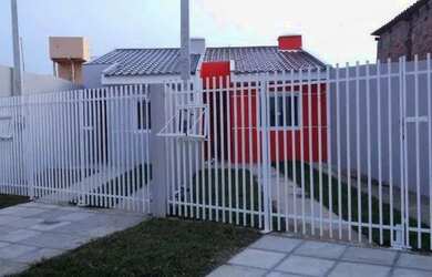 Imagem: A casa possui 2 Dormitórios, 1 Banheiro, 2 Vagas na garagem