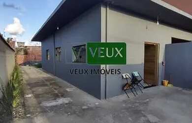 Imagem: A casa possui 2 Dormitórios, 2 Banheiros, 2 Vagas na garagem