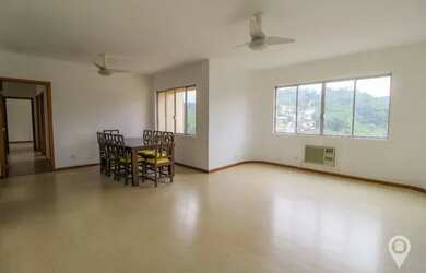 Imagem: O apartamento possui 3 Dormitórios, 2 Banheiros, 1 Vaga na